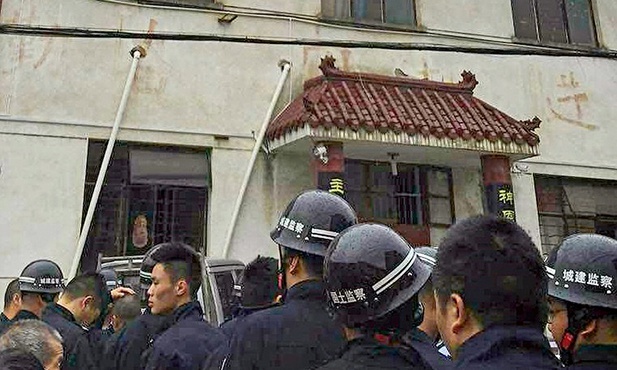 Z nakazu władz usuwano wszystkie krzyże z kościołów w prowincji Zhejiang.
