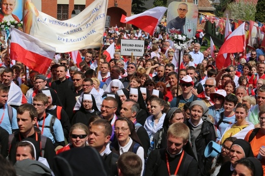 IV pielgrzymka z Hałcnowa dotarła do Łagiewnik - część pierwsza