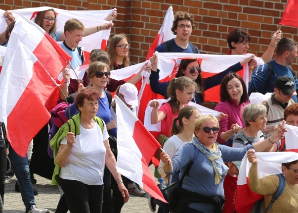 IV pielgrzymka z Hałcnowa dotarła do Łagiewnik - część pierwsza