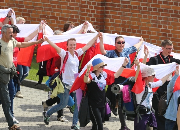 IV pielgrzymka z Hałcnowa dotarła do Łagiewnik - część pierwsza