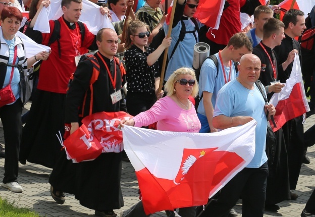 IV pielgrzymka z Hałcnowa dotarła do Łagiewnik - część pierwsza