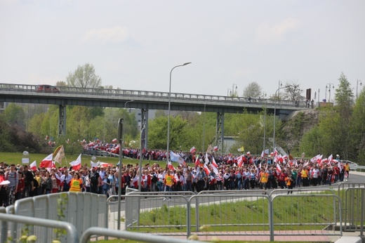 IV pielgrzymka z Hałcnowa dotarła do Łagiewnik - część pierwsza