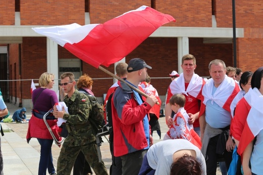 IV pielgrzymka z Hałcnowa dotarła do Łagiewnik - część pierwsza