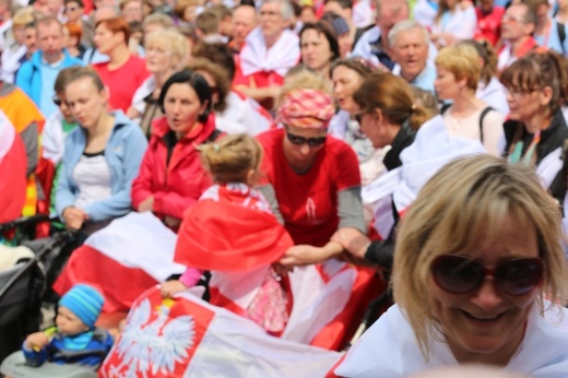 IV pielgrzymka z Hałcnowa dotarła do Łagiewnik - część pierwsza