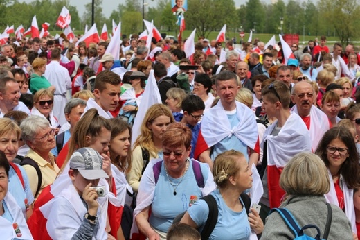 IV pielgrzymka z Hałcnowa dotarła do Łagiewnik - część pierwsza