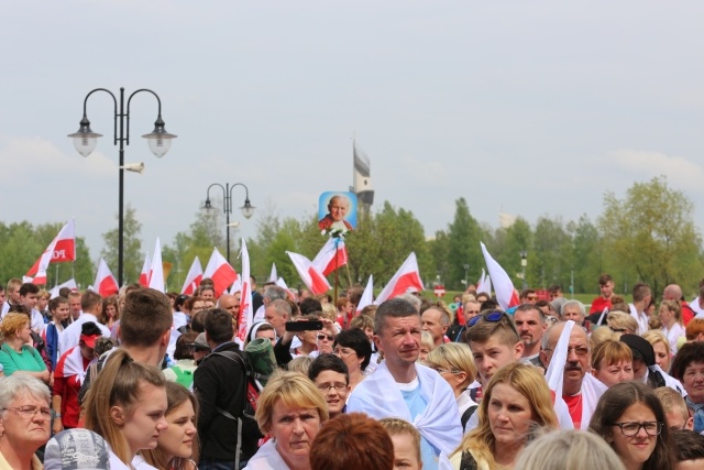 IV pielgrzymka z Hałcnowa dotarła do Łagiewnik - część pierwsza