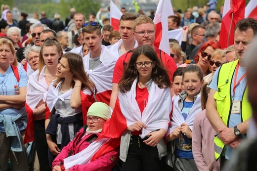 IV pielgrzymka z Hałcnowa dotarła do Łagiewnik - część pierwsza