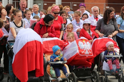 IV pielgrzymka z Hałcnowa dotarła do Łagiewnik - część pierwsza