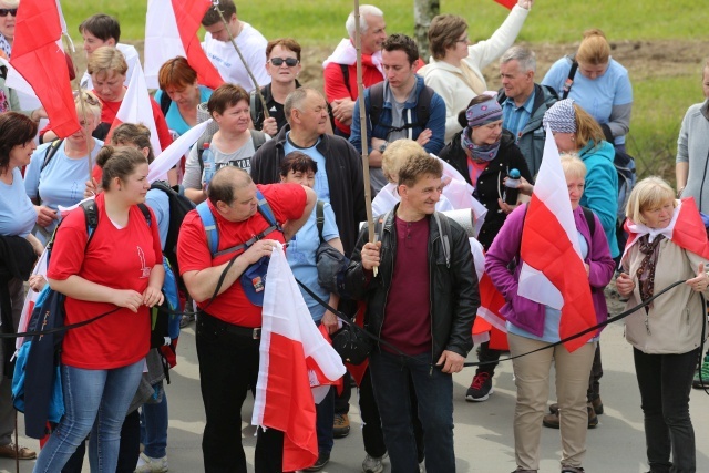 IV pielgrzymka z Hałcnowa dotarła do Łagiewnik - część pierwsza