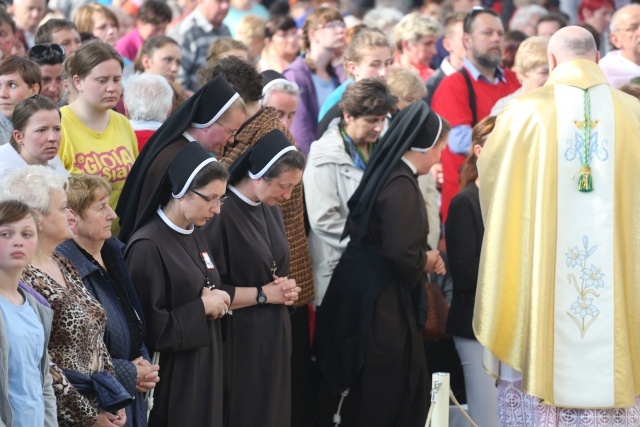 IV pielgrzymka z Hałcnowa dotarła do Łagiewnik - część druga