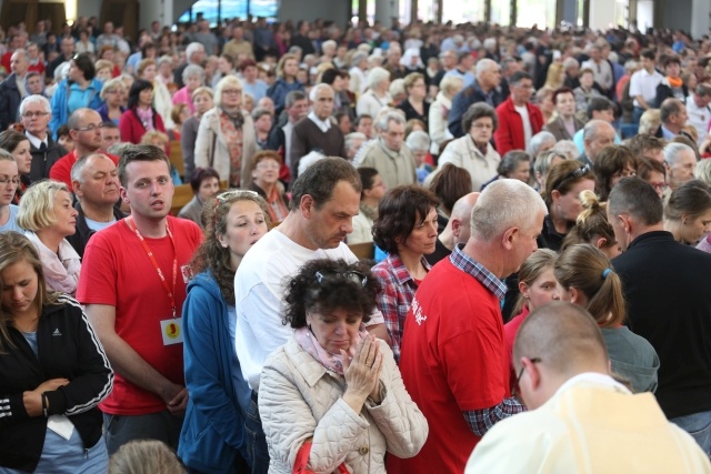 IV pielgrzymka z Hałcnowa dotarła do Łagiewnik - część druga