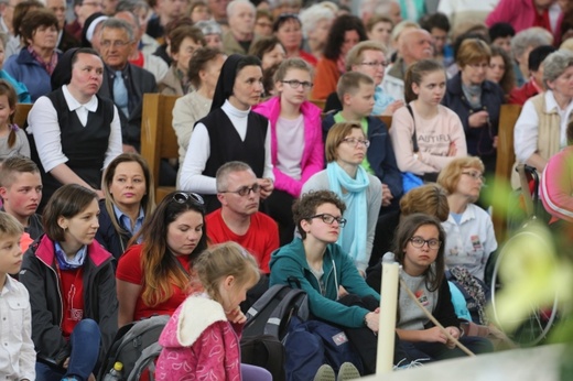 IV pielgrzymka z Hałcnowa dotarła do Łagiewnik - część druga