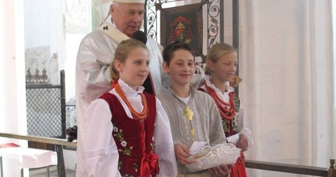 Nie siedział w pokoju gościnnym 