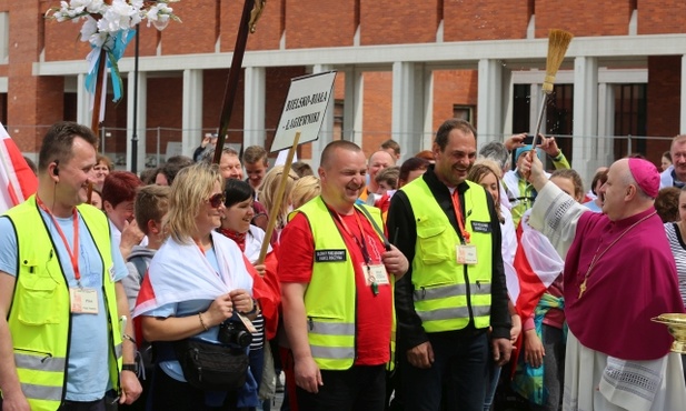 Bp Piotr Greger powitał pielgrzymów 