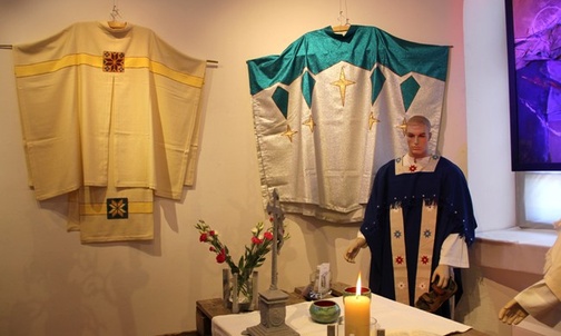 Wszystkie ornaty zaprojektowane przez ks. Marka Wójcika są przeznaczone do sprawowania liturgii