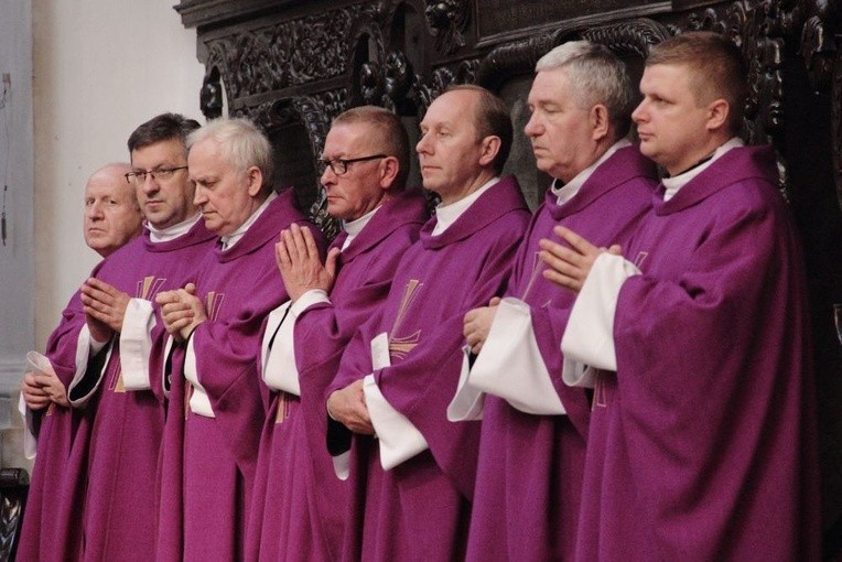 Modlitwa konsekrowanych za śp. abp. Tadeusza