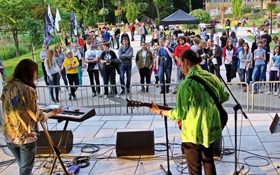 Muzyczne chrześcijańskie uderzenie