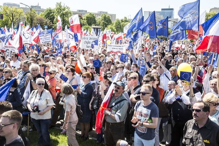 Tysiące na marszu opozycji