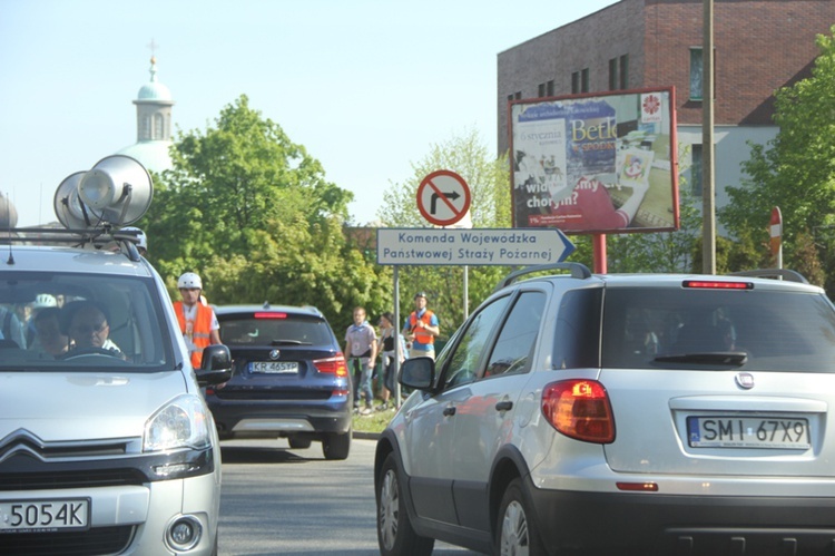 Pielgrzymka na rolkach i hulajnogach do Tychów - cz. I