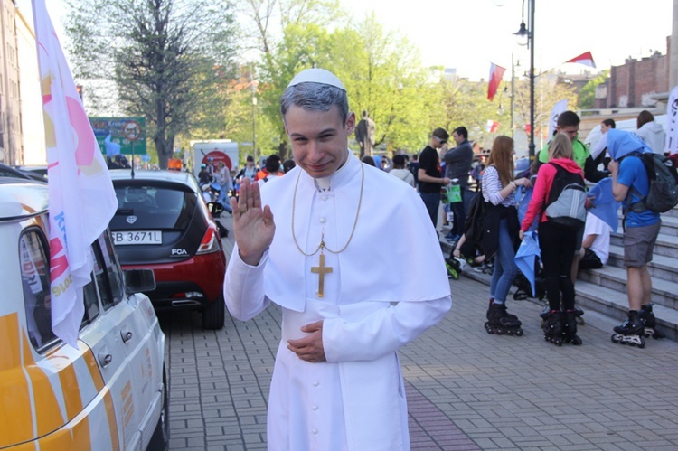 Pielgrzymka na rolkach i hulajnogach do Tychów - cz. I