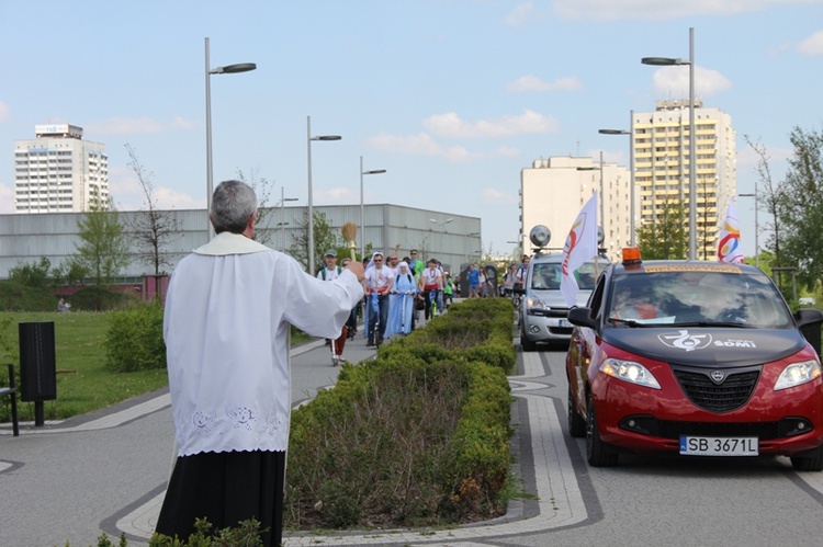 Pielgrzymka na rolkach i hulajnogach do Tychów - cz. II