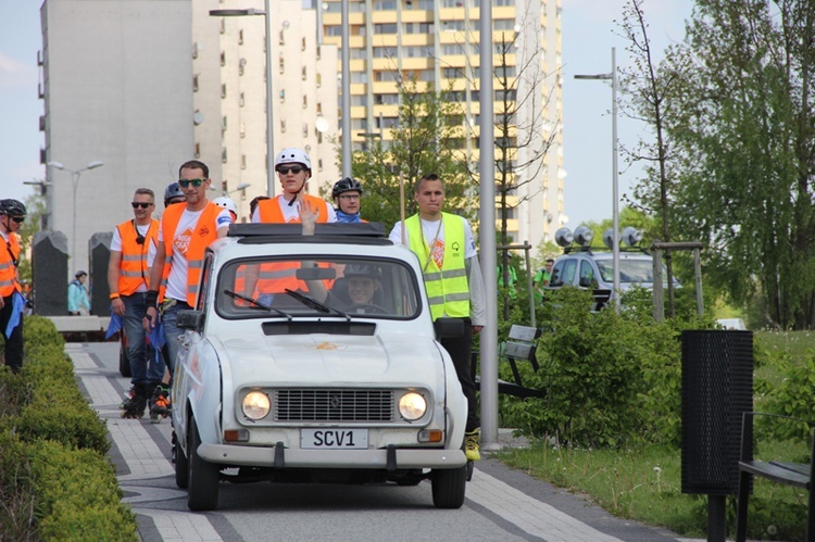 Pielgrzymka na rolkach i hulajnogach do Tychów - cz. II