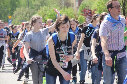 Pielgrzymka na rolkach i hulajnogach do Tychów - cz. II