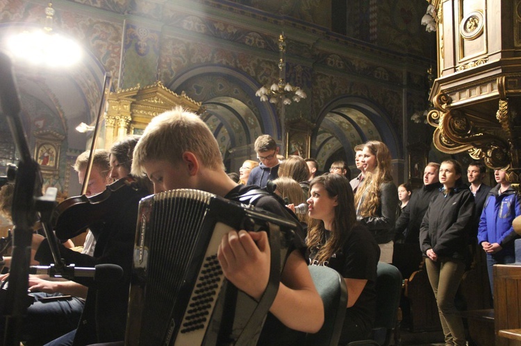 Symbole ŚDM w Szczucinie