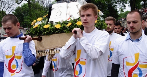 Prymas Polski: - Chrzest nie odbiera wolności!