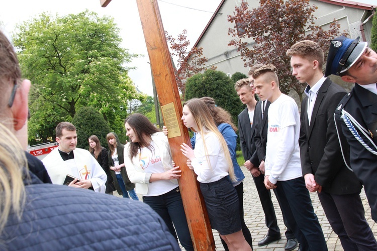 Krzyż i ikona w Radłowie