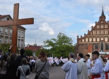 Przed bocheńską bazyliką