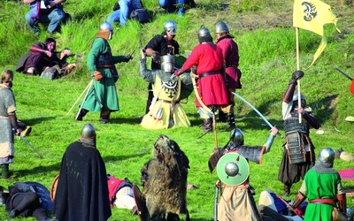 Inscenizację bitwy (na zdjęciu moment śmierci Henryka Pobożnego) obserwowało kilka tysięcy osób.