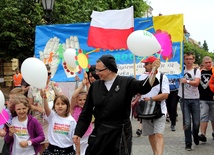 Do udziału w kutnowskim marszu szykują się dzieci ze szkoły i przedszkola prowadzonych przez ss. pasjonistki