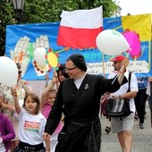 Do udziału w kutnowskim marszu szykują się dzieci ze szkoły i przedszkola prowadzonych przez ss. pasjonistki