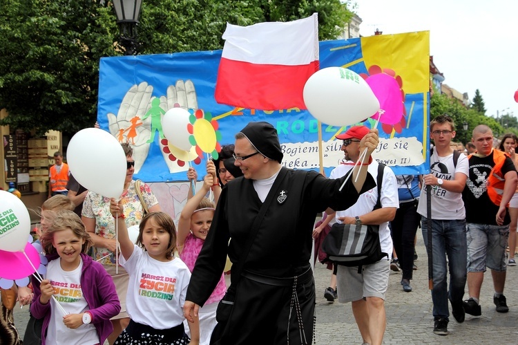 Do udziału w kutnowskim marszu szykują się dzieci ze szkoły i przedszkola prowadzonych przez ss. pasjonistki