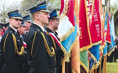 Pielgrzymka strażaków od sześciu lat odbywa się szlakiem sanktuariów Maryjnych diecezji płockiej.