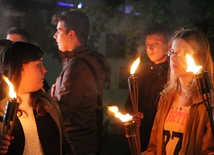 Procesja z symbolami ŚDM ulicami Mielca