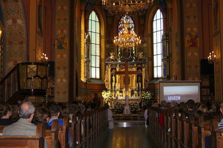 Symbole ŚDM w Chorzelowie