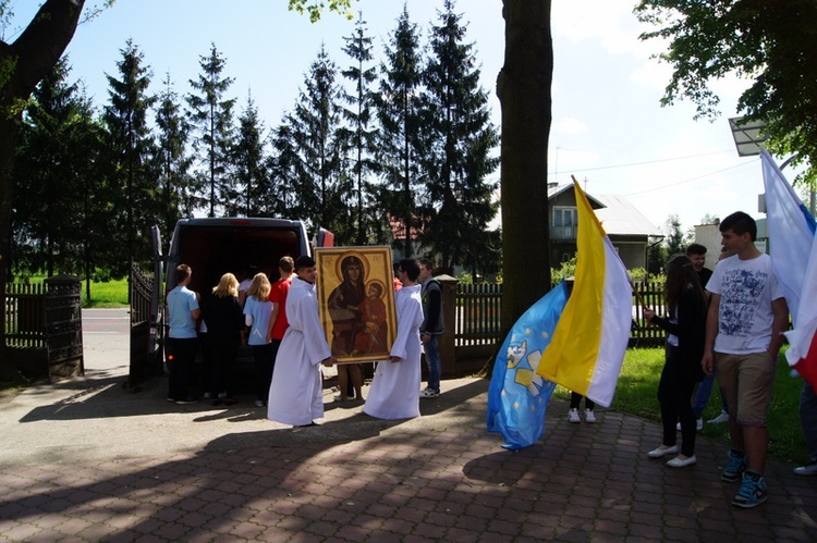 Symbole ŚDM w Chorzelowie