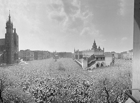 Pół miliona ludzi przyszło 19 maja 1981 r. na krakowski Rynek, aby wyrazić solidarność z Janem Pawłem II.