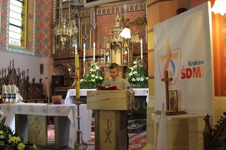 Symbole ŚDM w Szczurowej