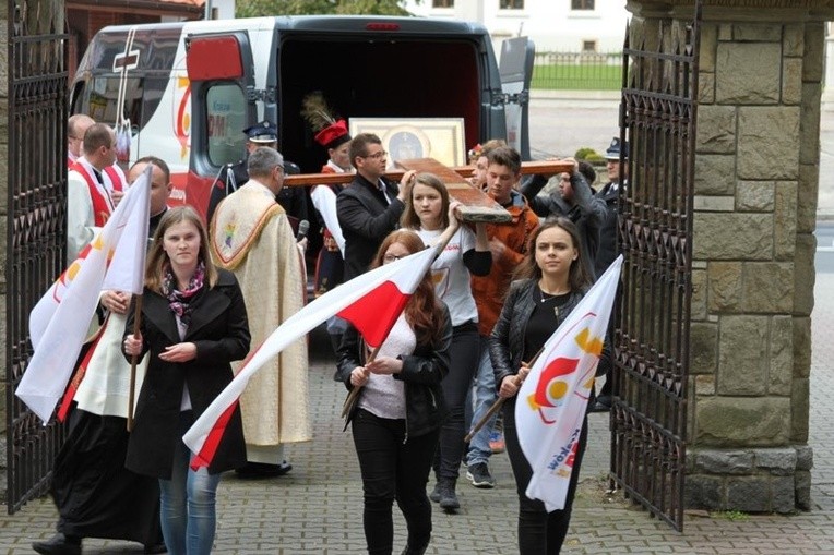 Symbole ŚDM w Szczurowej