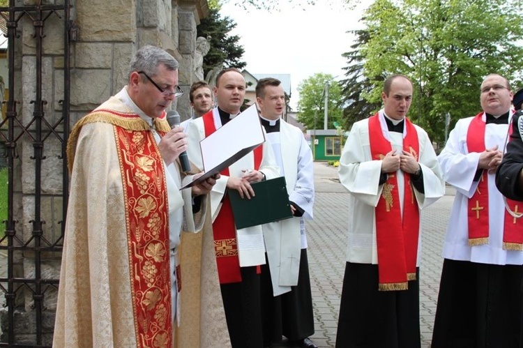 Symbole ŚDM w Szczurowej