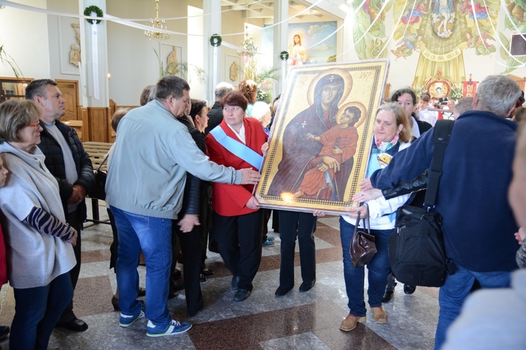 Symbole ŚDM w par. Trójcy Przenajświętszej w Mielcu