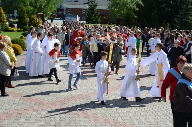 Symbole ŚDM w par. Trójcy Przenajświętszej w Mielcu