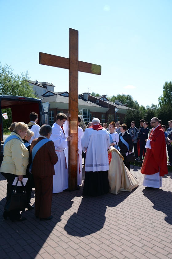 Symbole ŚDM w par. Trójcy Przenajświętszej w Mielcu