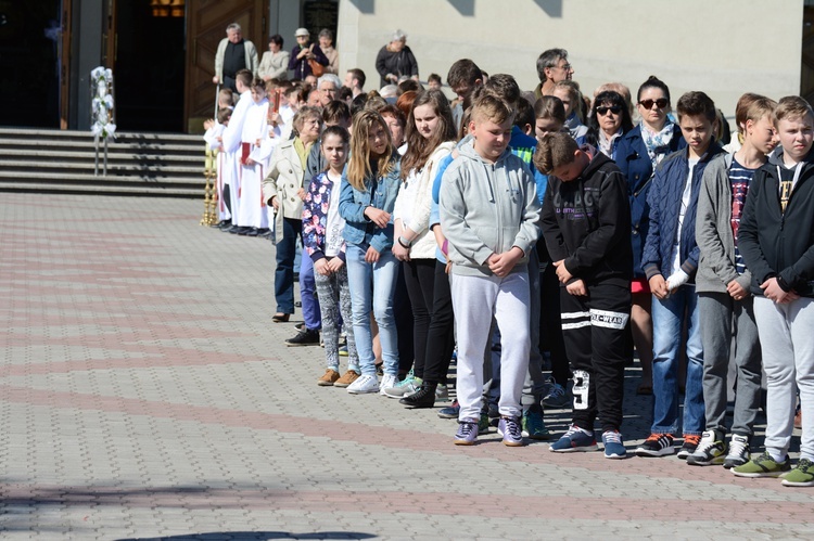 Symbole ŚDM w par. Trójcy Przenajświętszej w Mielcu