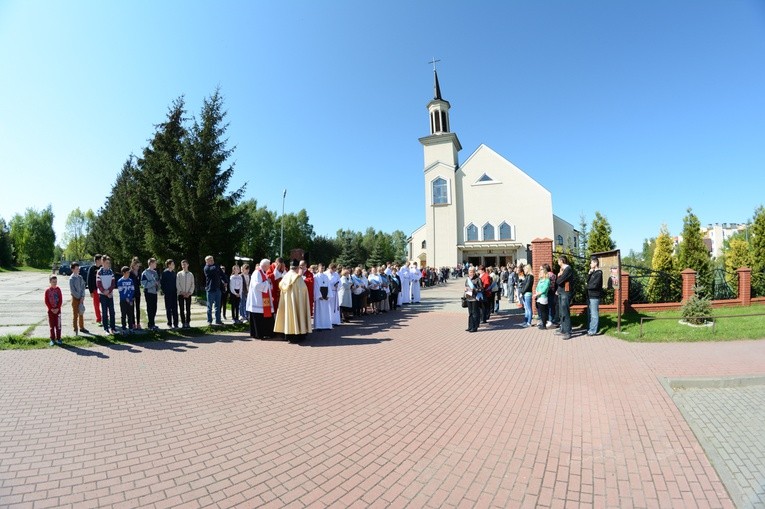 Symbole ŚDM w par. Trójcy Przenajświętszej w Mielcu