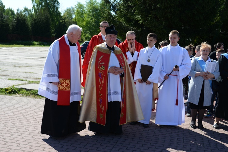 Symbole ŚDM w par. Trójcy Przenajświętszej w Mielcu