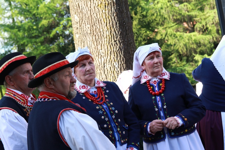 Maryjna procesja w Ptaszkowej